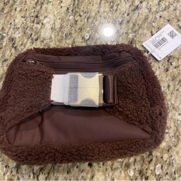 Lululemon Everywhere Belt Bag Fleece Large 2L NWT ONE SIZE Brown Gold New - Picture 6 of 9